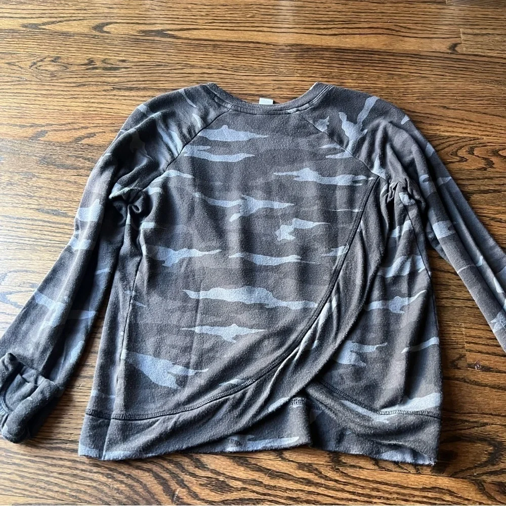 Athleta Girl Camo Comfy Long Sleeve Lounge Top with Petal Back- Large - 12